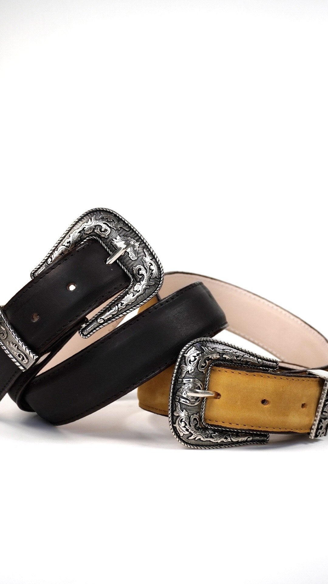 Cintos Buckle Up en piel negra y miel
